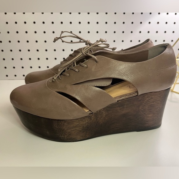 Schultz Taupe Cut Out Wooden Wedge Platform Lace Up Shoes Size 8.5B Boho Mod - Picture 3 of 16